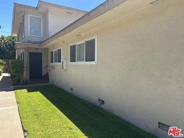 10432 Crenshaw Blvd — Photo 2