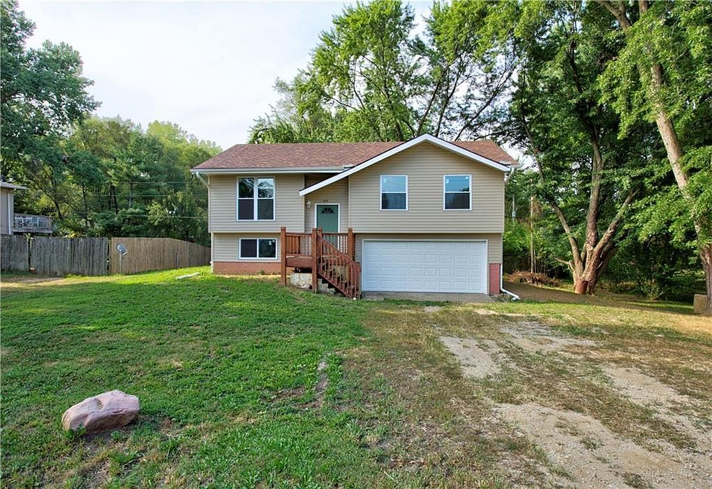 504 Washington St, Tonganoxie, KS 66086 Zillow