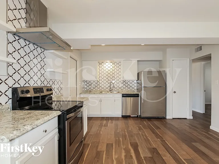 10843 N 45th Ave — Photo 8
