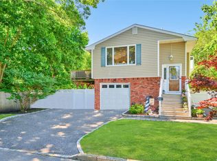 64 Winchester Rd, Ronkonkoma, NY 11779