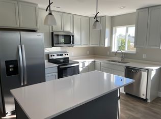 3391 W 32nd St, Dubuque, IA 52001