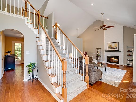 3rd image of 5040 Hickory Lake Ln