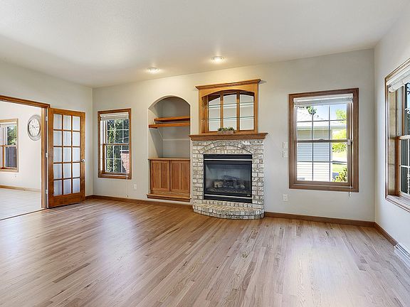 Living room with gas fireplace