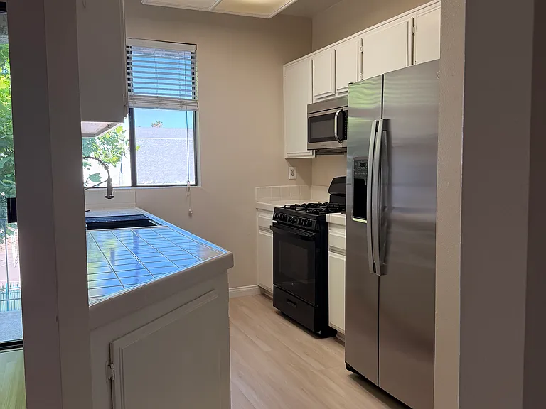 7211 Cozycroft Ave #68 — Photo 22