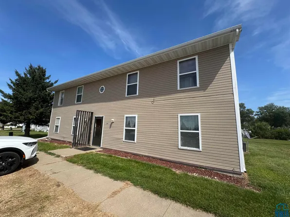 1119 W Clark St, Vermillion, SD 57069