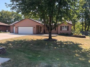 5611 Country Ct, Roscoe, IL 61073