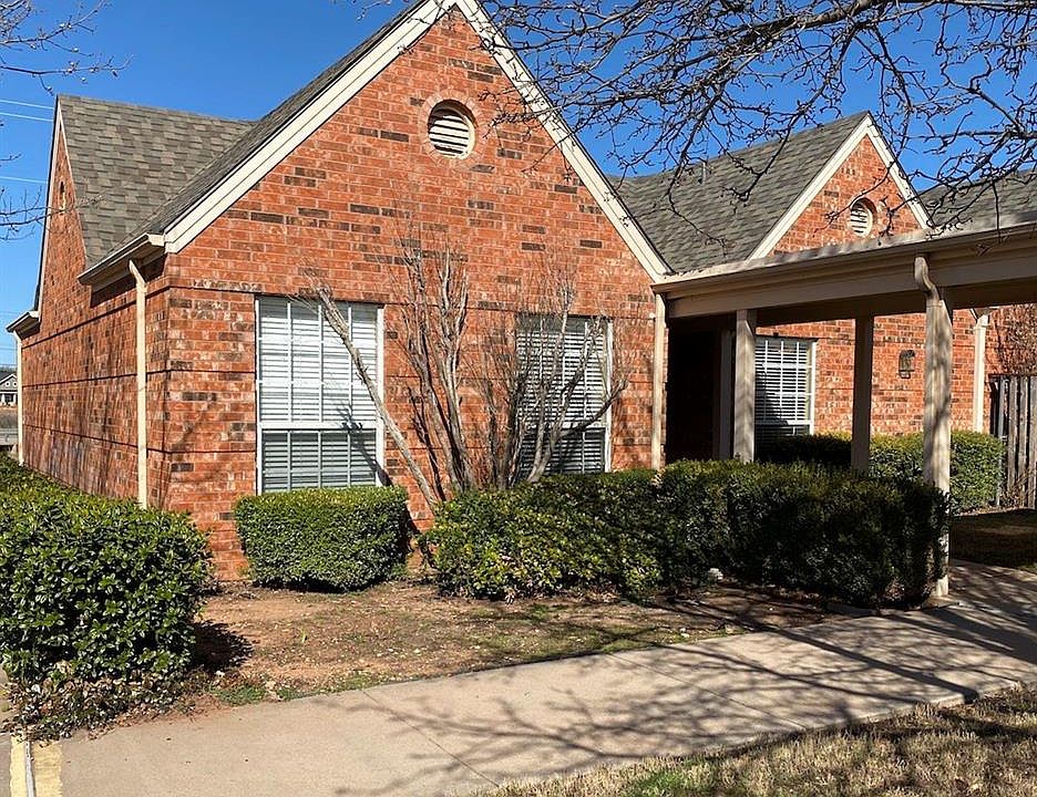1st image of 203 Mesa Springs Cir