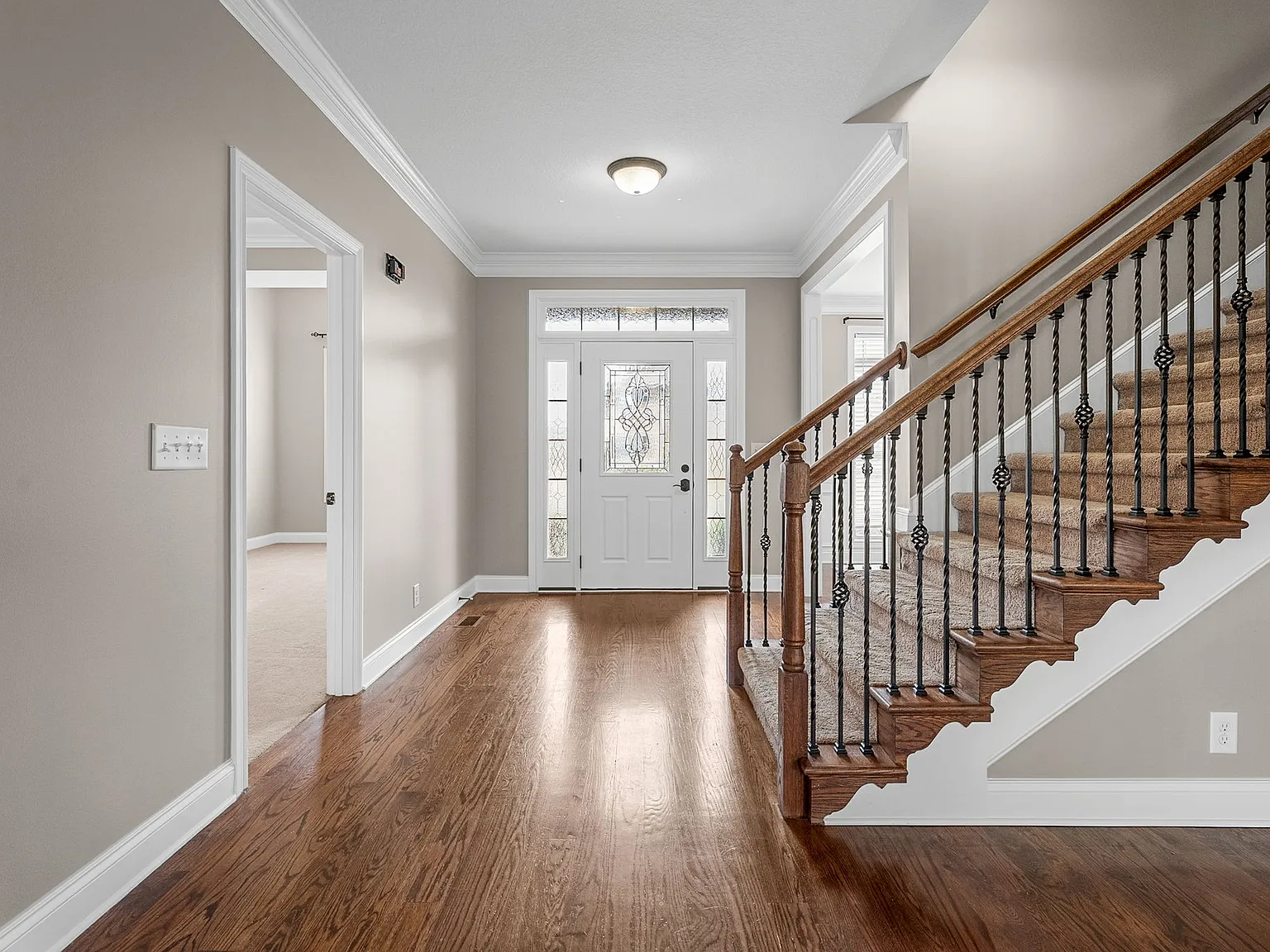 4 bed, 2.5 bath, 3200 sqft, $2,800 — Photo 4
