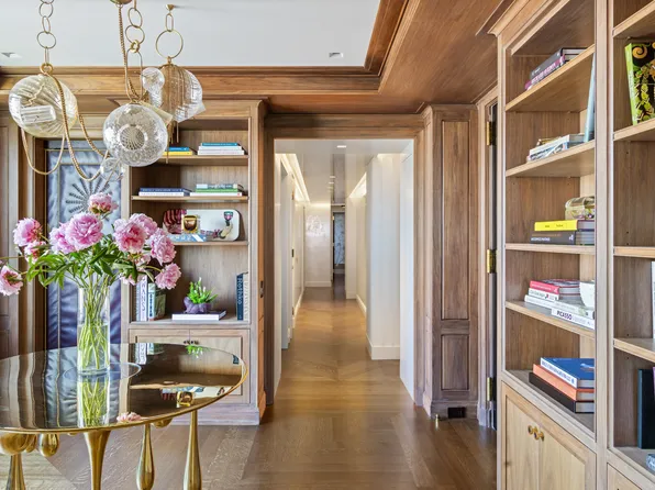 1049 5th Avenue image 16 of 19