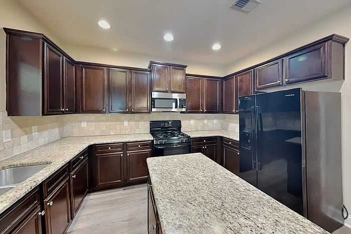 917 Upland Ct — Photo 8