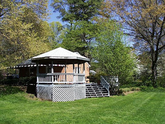 gazebo, huge deck, lighted, power