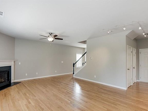4th image of 105 Meadow Blossom Way