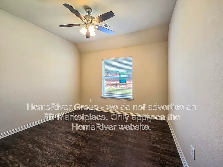 643 E Sandra Ln — Photo 13