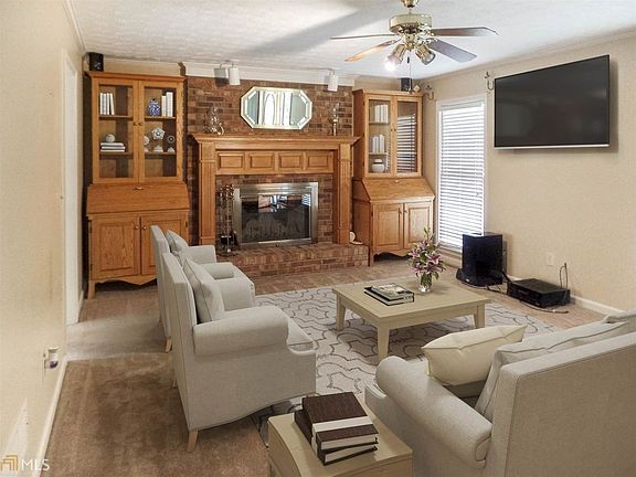 4th image of 145 Acorn Dr