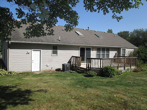 3rd image of 642 Linedrive St NE