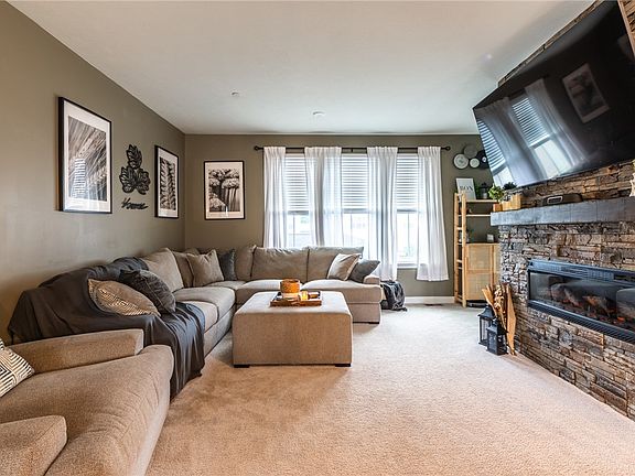 5th image of 216 Crescent Pl