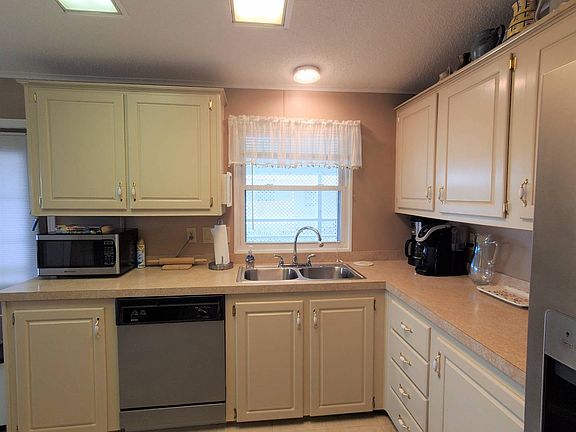 5th image of 8119 Lemonwood Dr S