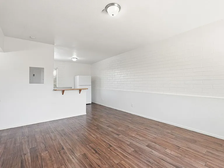 Alvernon811-835 — Photo 23