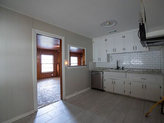 3rd image of 304 Roberts Ave