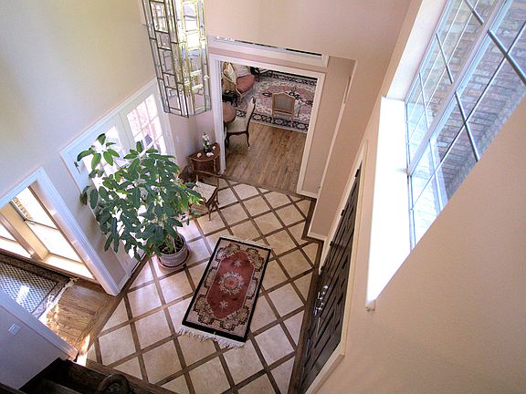 5th image of 18112 Hollow Oak Ct