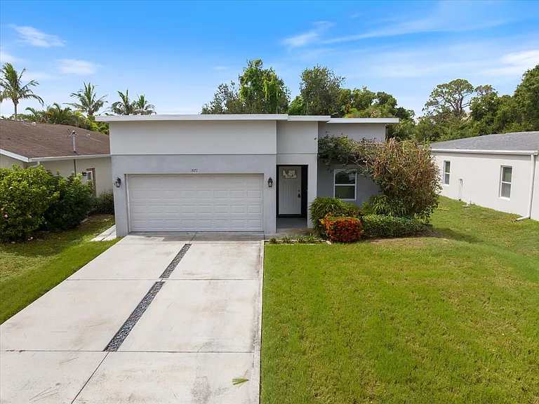 1878 Vamo Dr — Photo 2