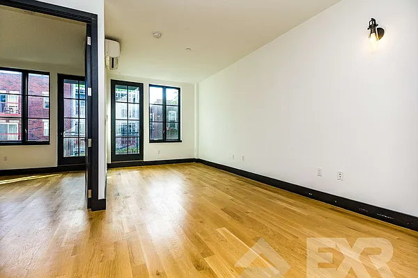 Rented by EXR | media 4