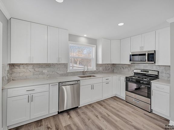 4th image of 2208 Sprucewood Ln