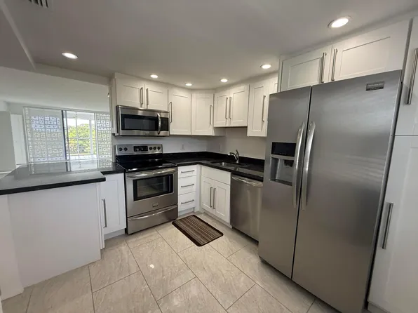 605 Oaks Drive #602, Pompano Beach, FL 33069