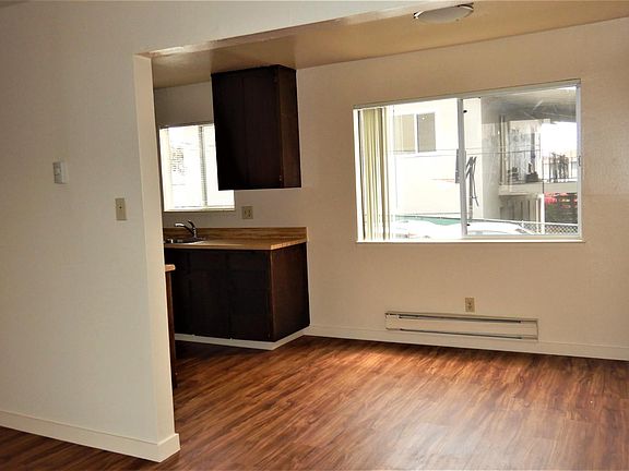 5th image of 614 Commercial Ave #3