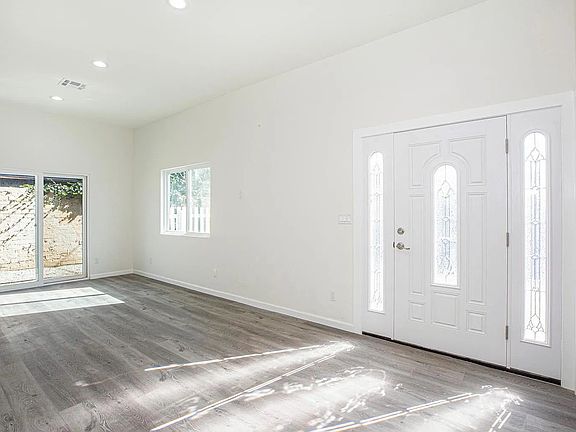 2nd image of 2757 Paloma St
