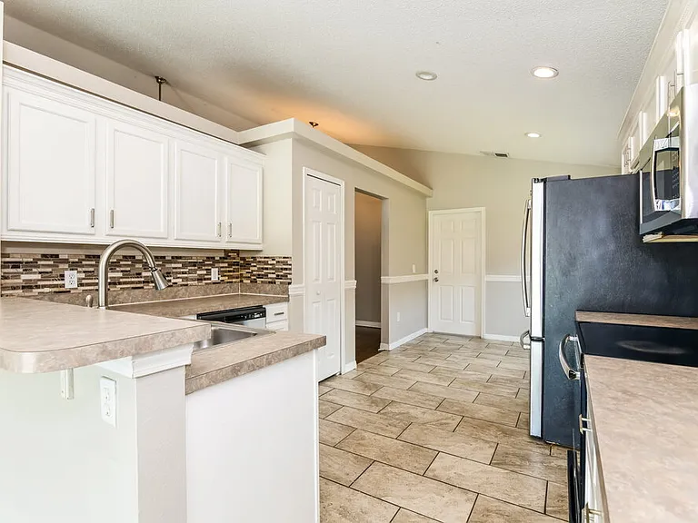 1129 Pinedale Dr — Photo 8