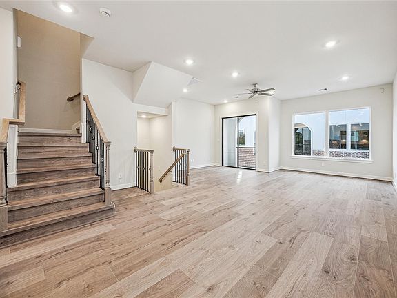 4th image of 3075 Hicks St