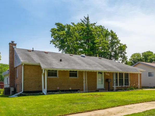 425 S Clarendon Ave, Addison, IL 60101