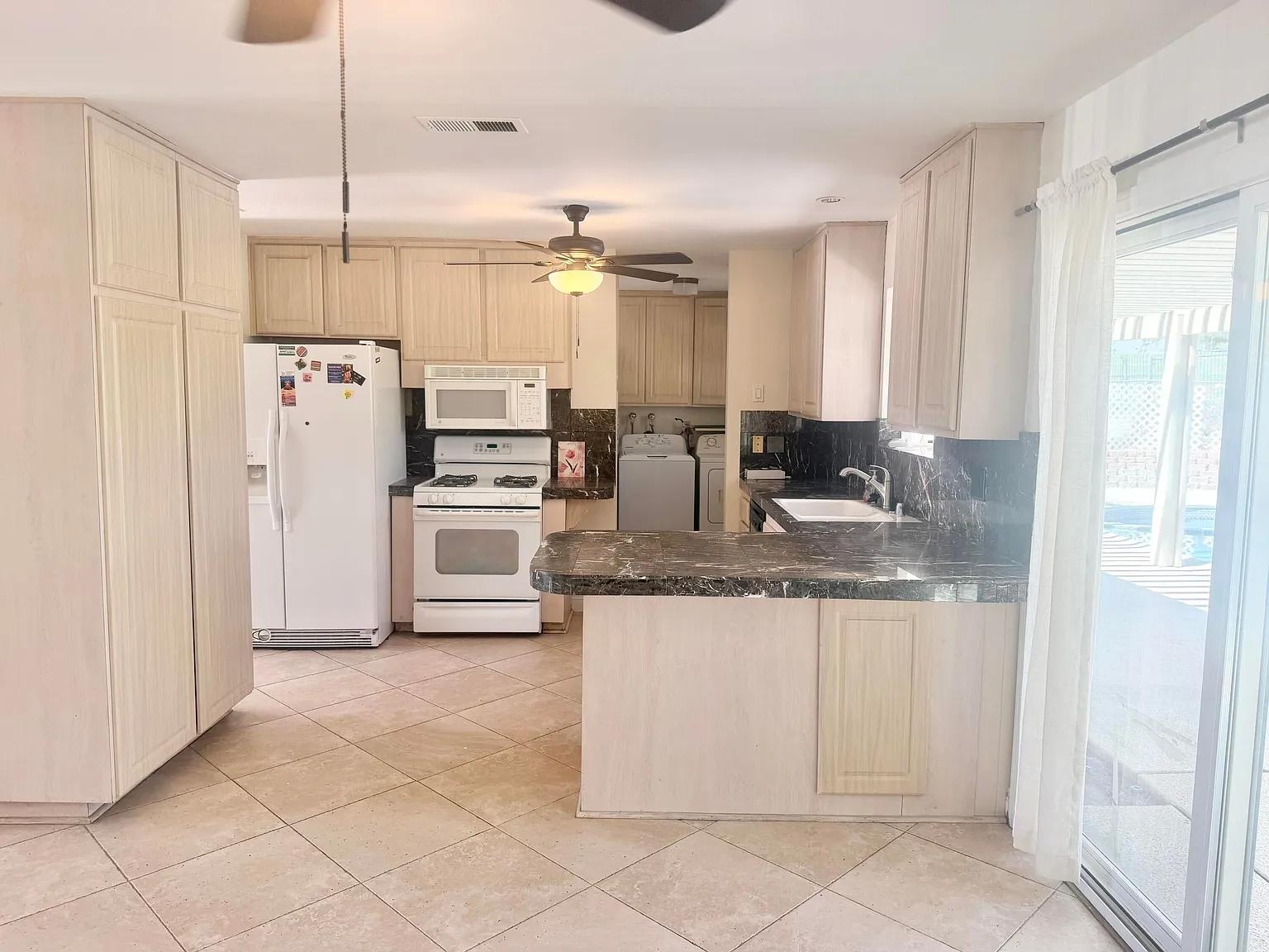 3 bed, 1400 sqft, $3,000 — Photo 4
