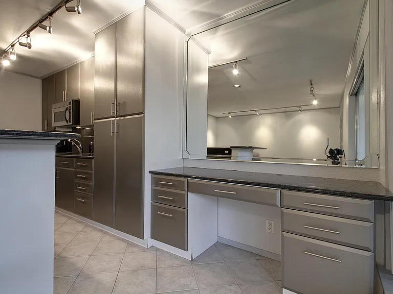500 E Riverside Dr #136 — Photo 9