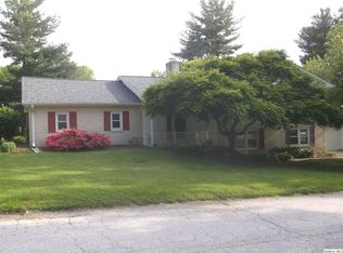 2628 Midlan Dr, Quincy, IL 62301