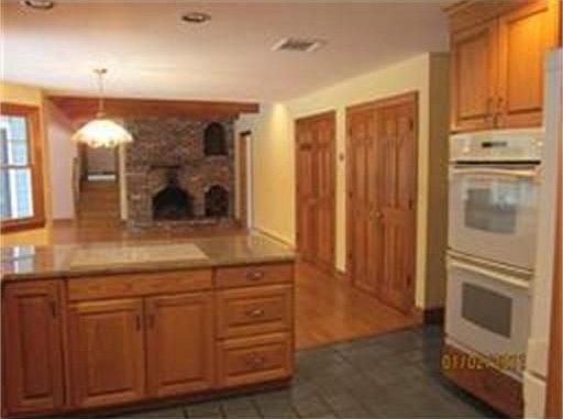 5th image of 6 Woodledge Ln