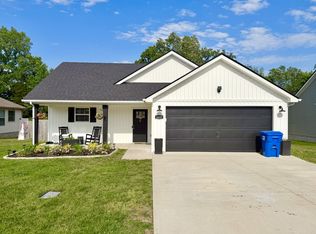 1457 Fredrick Dr, Clarksville, TN 37042