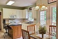 Large kitchen w/lots of cabinets & counter space