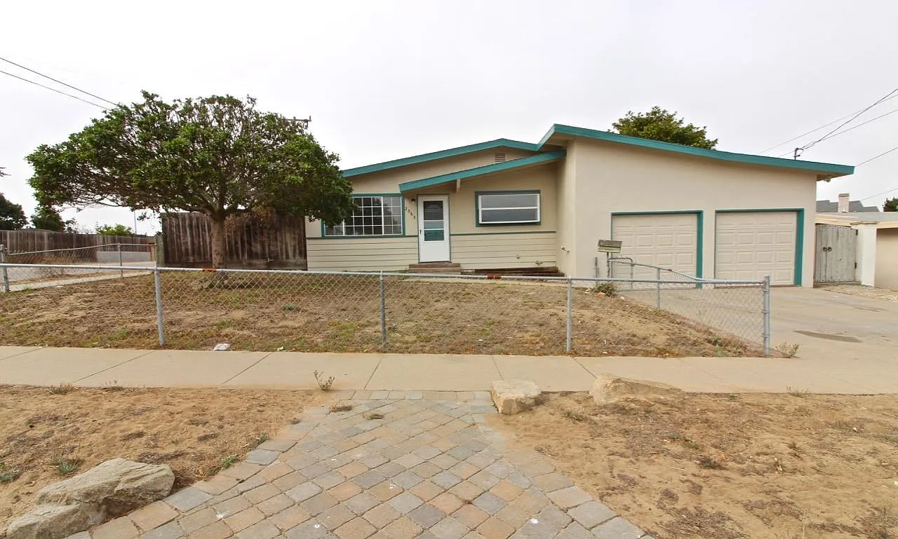 3063 Vaughan Ave photo 1