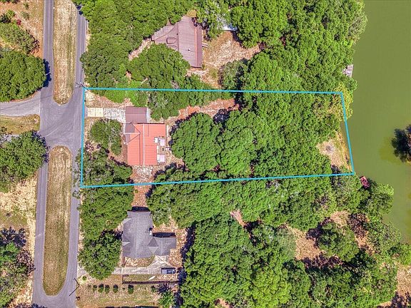 3rd image of 210 Shell Dr
