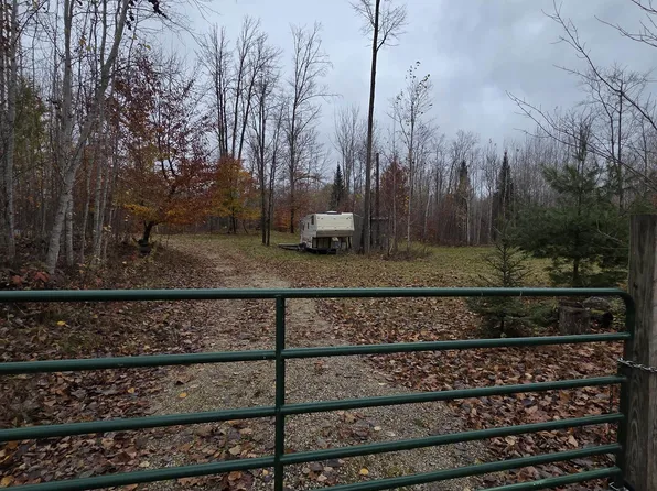 W5438 Bigwoods Trl, Pembine, WI 54156