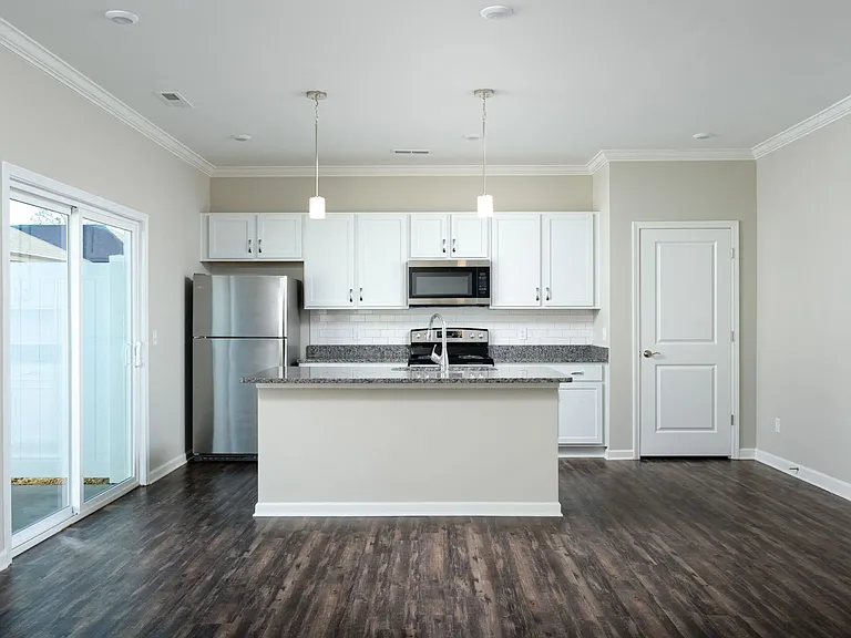 Forest Hill Villas Apartment Homes — Photo 9
