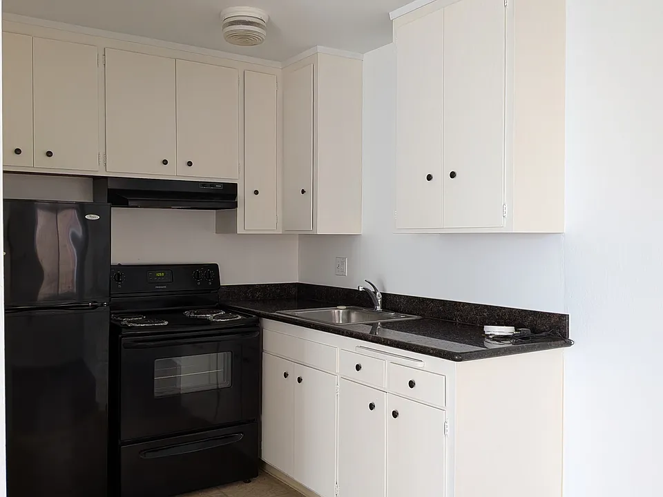 424 44th Ave #5