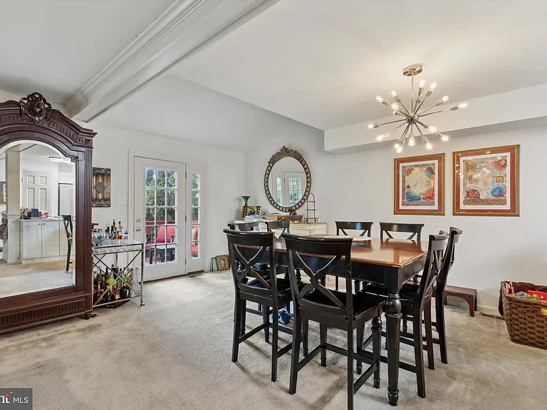 220 Primrose Ln — Photo 4