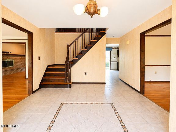 3rd image of 19 Scott Drive