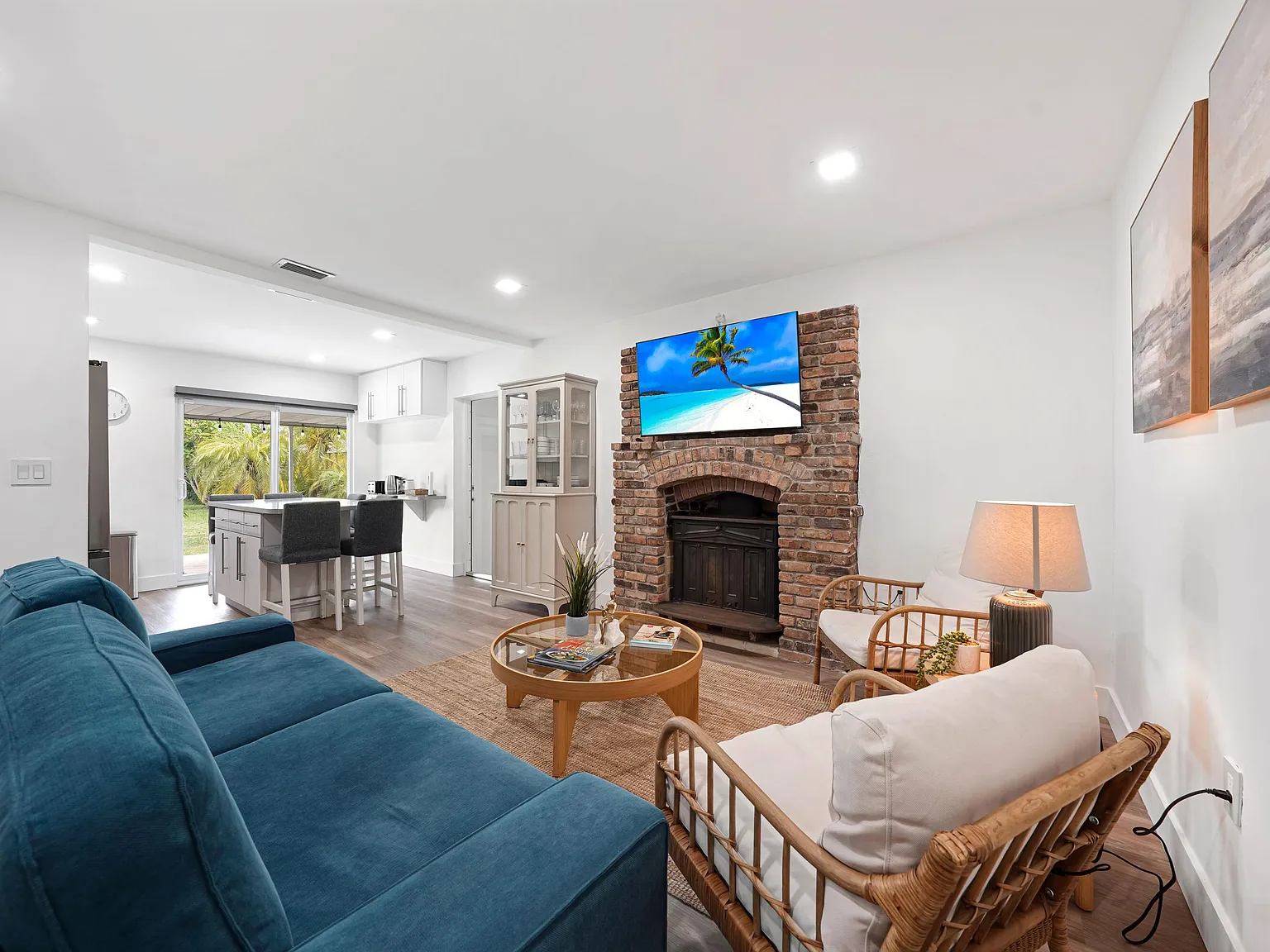 3 bed, 2.0 bath, 1182 sqft, $3,500 — Photo 4