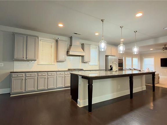 3rd image of 4844 Albany Way