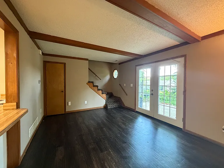 713 NE Ball Dr #A — Photo 2