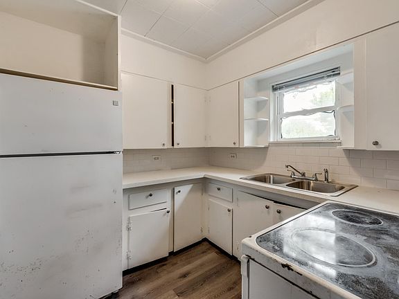 2nd image of 302 W 8th St #1